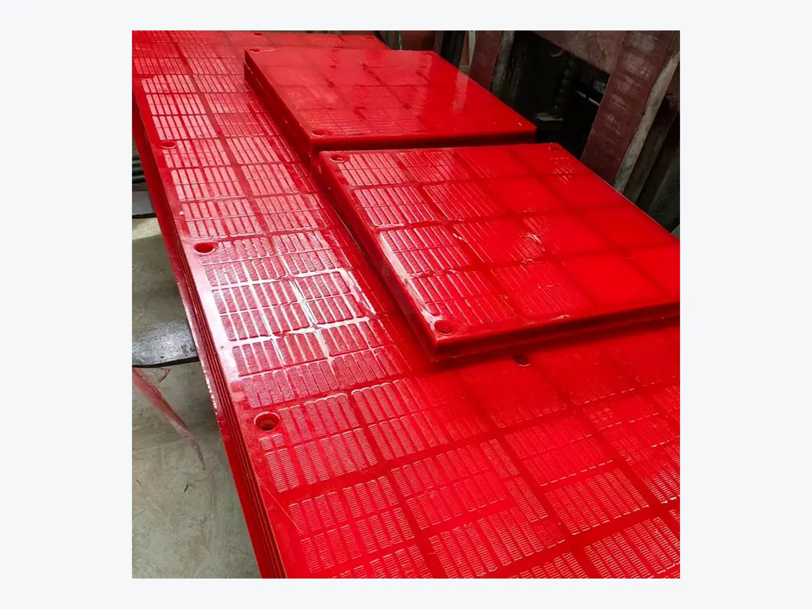 Polyurethane dewatering screen panel fixing-hole detail